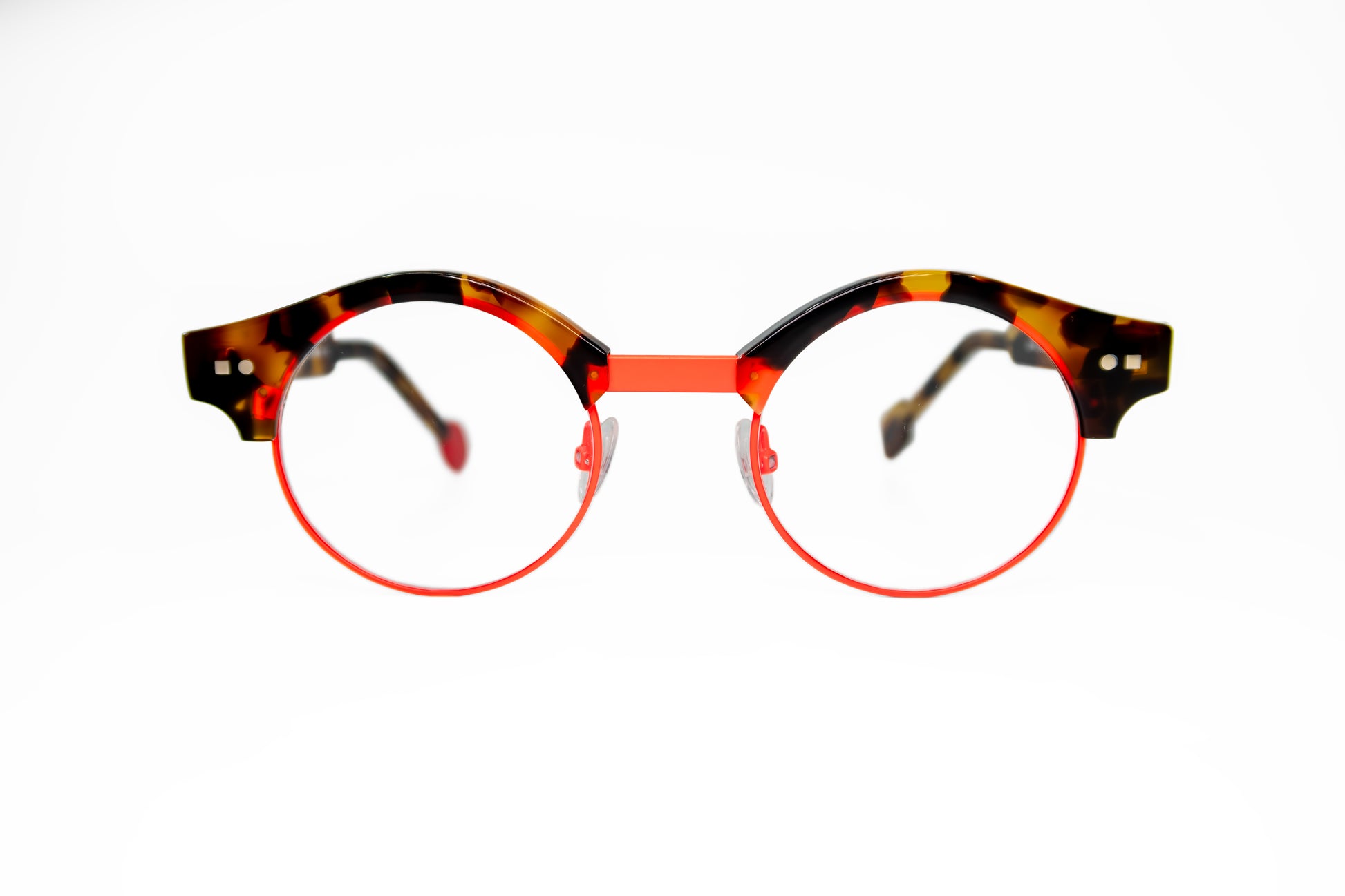 Neon round metal with plastic glasses New York